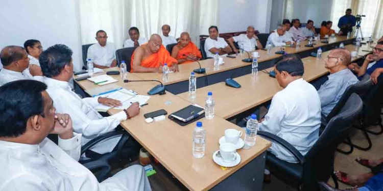 මුලු විපක්ෂයම එකමුතු වෙයි! පෝලිමේ විපක්ෂනායක කාර්යාලයට එයි! සටන දිනන්න උරදුන් සජිත් සියලු දෙනාටම ස්තූති කරයි! තවත් අලුත් මෙහෙයුමකට තීන්දුවක්! චන්දිමට-ලසන්තට අලුත් තනතුරු ලැබෙයි! VIDEO & PHOTOS I Sri Lanka Latest News