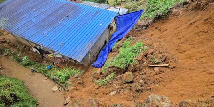බාස්ලා 6 දෙනෙක් ඉස්පිරිතාලෙට යැවූ මස්කෙළියේ පස්කන්ද! I Sri Lanka Latest News