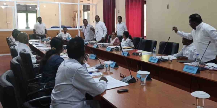 නෝර්වුඩ් සභාව ඇතුළෙත් වලියක්! අන්තිමේදී පොලිසියත් ගෙන්වයි! PHOTOS I Sri Lanka Latest News