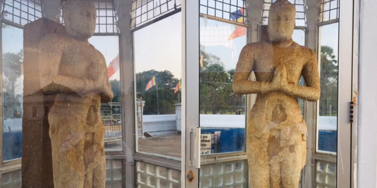 දුටුගැමුණු රජ්ජුරුවෝ හදපු රුවන්වැලි සෑ මළුවේ සිටින කවුද මේ භාතිය රජතුමා? Sri Lanka Latest News