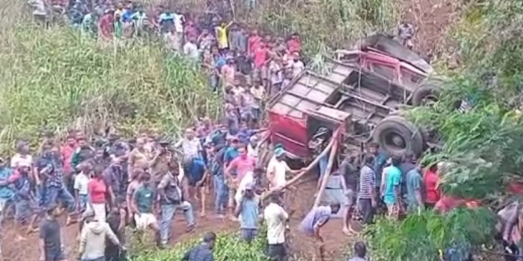 එකම තැනක් – අනතුරු තුනක්! මරණ 47ක්! එකක් සැප්. 3! එකක් සැප්. 4! එකක් සැප්. 5! 96 අනතුර අස්සෙ ලෙඩ්ඩු බේරපු හැටි! 2003 අනතුර සිදුවුණ හැටි! අනතුරු දෙකකට මුහුණ දුන්න දෙන්නෙක් ‘මව්රට’ ට කියපු කතාව මෙන්න! Sri Lanka Latest News