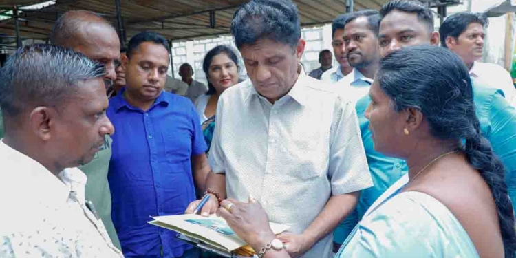 රජ පුටුවලට ගිහින් ඉන්න වෘත්තීය සමිති නායකයෝ අද රාජ්‍ය සේවකයෝ මරන්නත් සූදානම්ලු! අසරණ වුණ ගම්වල ජනතාවගේ දුක අහමින් විපක්ෂනායක සජිත් ගමින් ගමට යනවා! මේ මිහින්තලේ! VIDEO & PHOTOS I Sri Lanka Latest News
