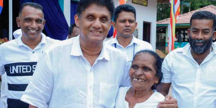 රට ආපහු බංකොලොත් වීමේ අවදානමක් මතුවෙලා! ආණ්ඩුවට කිසිම වැඩපිළිවෙළක් නෑ! රට ගොඩගන්නවා වෙනුවට පැය 24ම ප්රවෘත්ති මවමින් නැති දේවල් ඇති කරනවා… ඇති දේවල් නැති කරනවා..! මුළු රටම රවට්ටනවා..! සජිත් වේරහැර පුරාණ විහාරස්ථානයේ තෙමහල් ගොඩනැගිල්ලට මුල්ගල තියයි! PHOTOS & VIDEO I Sri Lanka Latest News