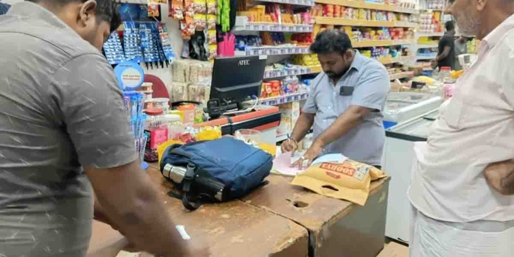 හාල් හොරු අල්ලන්න පාරිභෝගික අධිකාරිය බරටම වැඩ! PHOTOS I Sri Lanka Latest News