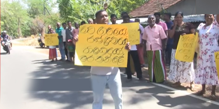 අවුරුදු 40ක් වගා කළ අක්කර 25000ක ගොවි ඉඩම් ආණ්ඩුව පවරාගෙන! මොණරාගල ගොවීන් මහපාරට බැහැලා සටනක් පටන් අරන්! VIDEO I Sri Lanka Latest News