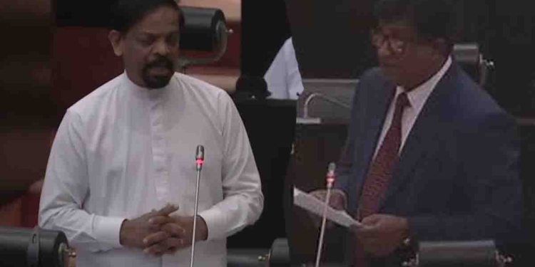 සංස්කෘතික අරමුදලේ මිලියන 8000ක වංචාවක් ගැන කියලා ඇමැති ගමගෙදර සජිත්ට ගහපු මඩට අජිත් පෙරේරා පාර්ලිමේන්තුවේදී උත්තර දෙයි! හිටපු මහාධිකරණ විනිසුරු වසන්ත ජිනදාස කමිටුවෙනුත් නිදොස් කළා! හරිගුප්ත රෝහණධීර කමිටුවෙනුත් වංචාවක් නෑ කිව්වා! විමර්ශනයක් කරන්න ප්රමාණවත් කරුණු නෑ කියලා අල්ලස් කොමිසම පැමිණිල්ල අයින් කළා! කෝ ඔබතුමාලා දාපු ජයතිලක කමිටු වාර්තාව? කමිටු වාර්තාව පෙන්වන්න! නැත්නම් සමාව ගන්න! සජබෙන් නියෝජ්ය ඇමැති ගමගෙදරට අභියෝගයක්! VIDEO I Sri Lanka Latest News