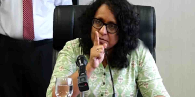 දරුවන් පාසලට දාගන්න ඉල්ලා ඉසුරුපායට ඇවිත් සත්‍යග්‍රහ කරපු ගුරුවරුන්ට අගමැති හරිනි සැර පාඩමක් උගන්වයි! ඉල්ලන දේ දෙන්න බැරි හේතුව තේරෙන බාසාවෙන්ම කියලා දෙයි! VIDEO I Sri Lanka Latest News