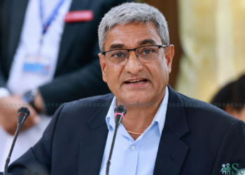 කොල්ලො කෙල්ලන්ගෙ කැරැල්ලෙන් අන්තිමට ඇමැතිත් ගෙදර!  Sri Lanka Latest News