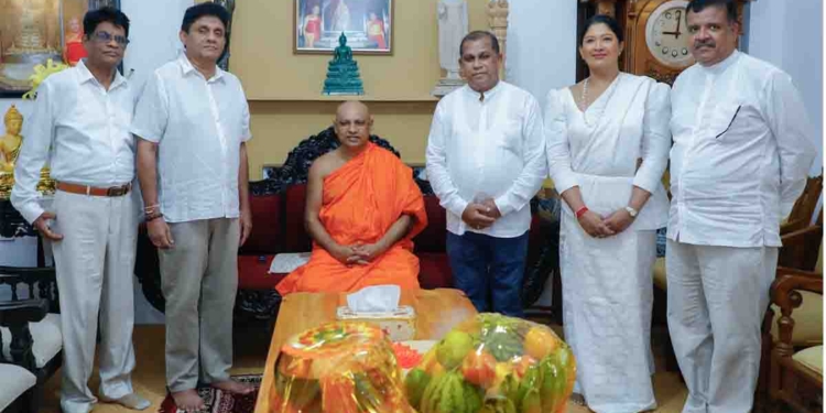 පළාත් සභා ඡන්දය තියන දින වහාම ප්‍රකාශයට පත් කරන්න! අපි ඡන්දෙට ලෑස්තියි! අස්ගිරි අනුනායක හිමියන් බැහැදැකීමෙන් පසු සජිත්ගෙන් මහනුවරදී ප්‍රකාශයක්! VIDEO & PHOTOS I Sri Lanka Latest News