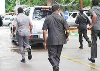 ඇමැතිලට ස්කොඩ් නෑ! පඩි ගන්නෙ නෑ! විශ්රාම වැටුප් නෑ! වාහන පෝලිම් නෑ! ඒ රට නම්කර වටිනා තෑග්ගක් දිනාගන්න….! Sri Lanka Latest News