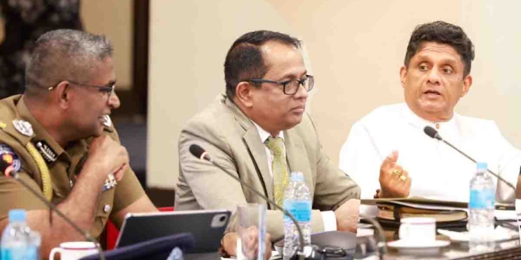 විපක්ෂයේ මන්ත්‍රීවරුන්ගේ ආරක්ෂාව ගැන පොලිස්පතිතුමා පාර්ලිමේන්තුවට ඇවිත් කිව්වේ මොනවාද? VIDEO & PHOTOS I Sri Lanka Latest News