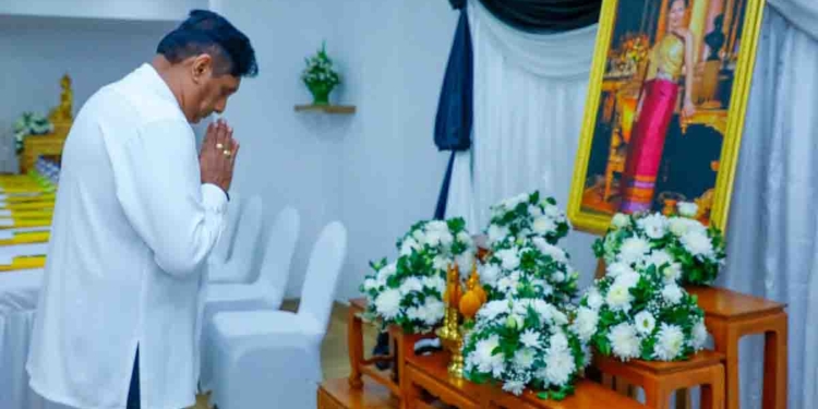 විපක්ෂනායක සජිත් තායිලන්ත රැජිනියට අවසන් ගෞරව දක්වන්න එක්වෙයි! VIDEO & PHOTOS I Sri Lanka Latest News