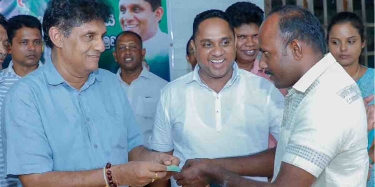 ආණ්ඩුවේ මනස විකෘති වෙලා! සජබ සාමාජික ප්‍රවර්ධන වැඩසටහනේ 8 වන අදියර අරන් සජිත් රාජාංගනය යාය 16-17ට යයි! ග්‍රාම සේවා වසම් 14,021ක්… කුඩා ගම්මාන 50,964ක්…! රටම ආවරණය කරන වැඩක්! VIDEO & PHOTOS I Sri Lanka Latest News