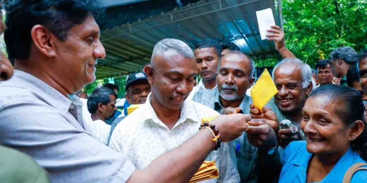 ඡන්දය.. උණ්ඩය.. කඩුව.. බයිනෙත්තුව.. ඝාතන රැල්ල..! සජබ සාමාජික ප්‍රවර්ධන වැඩසටහනේ 18 වන අදියර අරන් සජිත් රක්වාන උඩවෙලට එයි! ග්‍රාම සේවා වසම් 14,021ක්… කුඩා ගම්මාන 50,964ක්… රටම ආවරණය කරන වැඩක්! VIDEO & PHOTOS I Sri Lanka Latest News