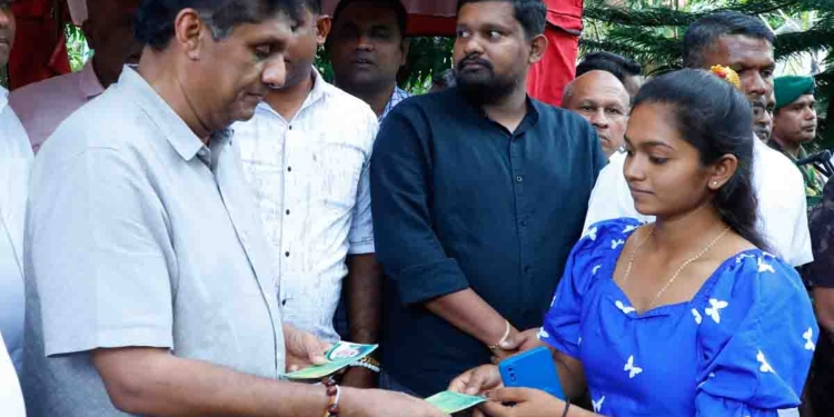 ආණ්ඩුවේ විකෘති මානසිකත්වයෙන් දරු පරපුරත්-පුරවැසි පරපුරත් විනාශ වෙනවා! සජබ සාමාජික ප්‍රවර්ධන වැඩසටහනේ 10 වන අදියර අරන් සජිත් මිහින්තලේට යයි! ග්‍රාම සේවා වසම් 14,021ක්… කුඩා ගම්මාන 50,964ක්… රටම ආවරණය කරන වැඩක්! VIDEO & PHOTOS I Sri Lanka Latest News