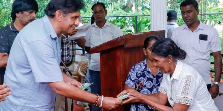 ඡන්ද 3කදී මාලිමාව ජනතාවට දිව්‍ය ලෝක මවාපාලා දැන් ඒ අය දිව්‍ය ලෝක සැප විඳිනවා! ජනතාව දැන් අපාදුක් විඳිනවා! සජබ සාමාජික ප්‍රවර්ධන වැඩසටහනේ 11 වන අදියර අරන් සජිත් තලාවට යයි! ග්‍රාම සේවා වසම් 14,021ක්… කුඩා ගම්මාන 50,964ක්… රටම ආවරණය කරන වැඩක්! VIDEO & PHOTOS I Sri Lanka Latest News