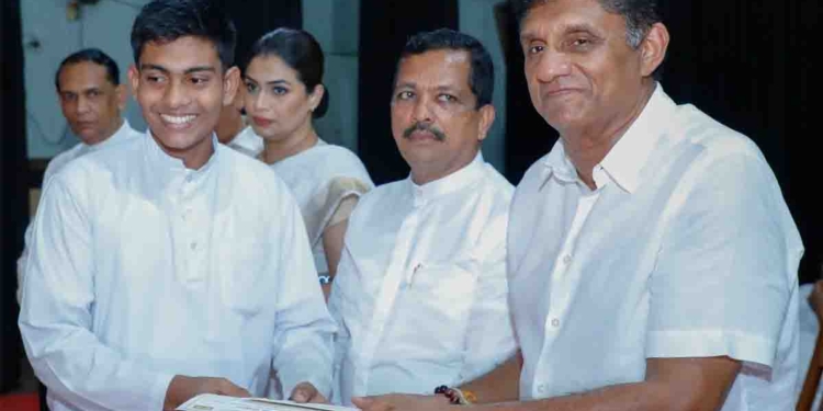 කොළඹ දිස්ත්‍රික් ශාසනාරක්ෂක බලමණ්ඩල රැස්වීමේදී මාලිමාවේ කඩුවෙල නගරාධිපතිව ළඟ තියාගෙන විපක්ෂනායක සජිත් ආණ්ඩුව යන වැරදි ගමන පෙන්වා දෙයි! VIDEO & PHOTOS I Sri Lanka Latest News