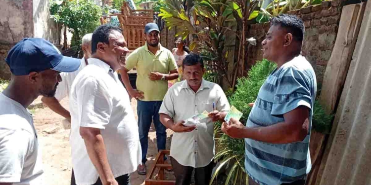 ග්රාම සේවා වසම් 14,021ක් කුඩා ගම්මාන 50,964ක් ආවරණය කරමින් සජිත් පටන් ගත්ත සජබ සාමාජික ප්රවර්ධන වැඩසටහනේ බැට්න් එක සංවිධායකවරුන් අතට ගනී! මොරටුවේ තිබ්බ ගෙයින් ගෙට ගිය වැඩසටහනට විශාල ජනතා ප්රතිචාරයක්! PHOTOS I Sri Lanka Latest News