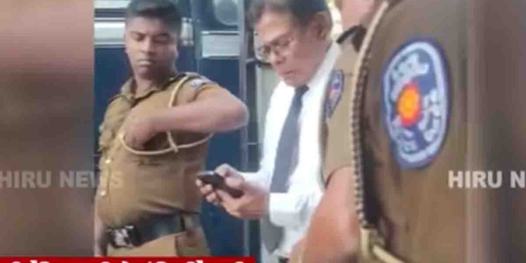 ගල්කිස්ස උසාවි බිමේ පොලිස්-නීතීඥ ප්‍රශ්නය දුරදිග යයි! පොලිසිය නීතීඥ වන්නිනායකගේ ගෙදරට යයි! VIDEO I Sri Lanka Latest News