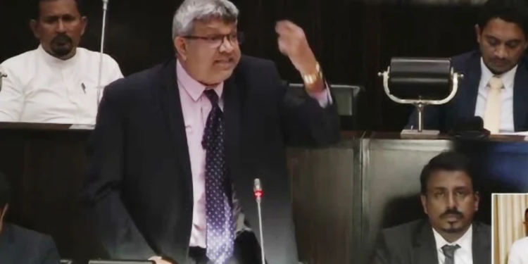කවුද මේ උත්තරීතර පාර්ලිමේන්තුවේ විසිල් ගහන මන්ත්‍රී? VIDEO I Sri Lanka Latest News
