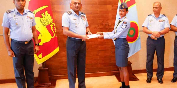ඉන්දියාවේදී සුපිරි වැඩ පෙන්වලා රන්-රිදී-ලෝකඩ දිනපු මළල ක්‍රීඩා ශූරයන්ට ගුවන් හමුදාපතිගෙන් තෑගි කන්දක්! PHOTOS I Sri Lanka Latest News