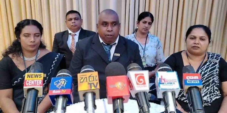 නුවරඑළියේ කුඩා හා මධ්‍ය පරිමාණ ව්‍යාපාරිකයන් හද්ද අමාරුවේ! බිස්නසුත් පාඩුයි! ලෝන් එකක් ගන්න විදිහකුත් නෑ! I Sri Lanka Latest News