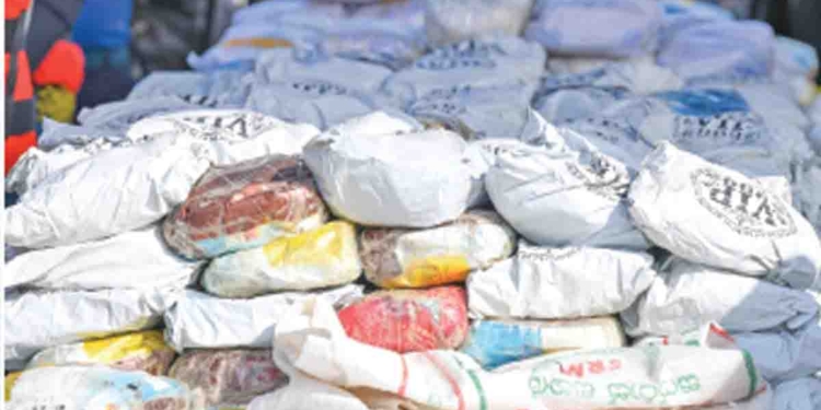 දික්ඕ­විට ධීවර වරා­යට ගෙනා බෝට්ටුවේ තිබූ බිලියන 5ක් වටිනා කුඩු ප්‍රංශයේ රූබන්ට- බොරැල්ලේ පරෙයි-බටුවත්තේ චාමරට සහ දෙමටගොඩ චමින්දට අයිති ඒවාලු! බඩු ආවේ පාකිස්තානයෙන්! I Sri Lanka Latest News