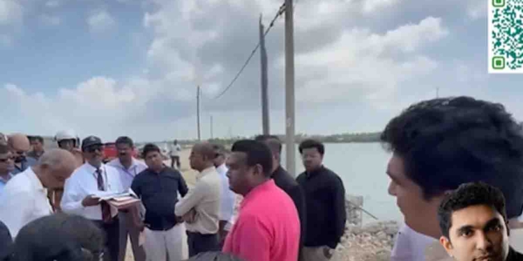 කන්කසන්තුරේ වරාය හදන්න ඉන්දියාව සල්ලි දීලා අවුරුද්දක්! තියපු මුල්ගල තවම එහෙම්මමයි! දකුණෙන් උතුරට ගිය මන්ත්‍රී කණ්ඩායම හොයාගනී! VIDEO I Sri Lanka Latest News