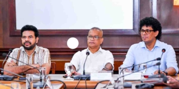 වී ගොවියන් ජනාධිපති ලේකම් කාර්යාලයට ගෙන්වාගෙන ගොවි ප්‍රශ්න ගැන ලාල්කාන්තලා සාකච්ඡාවක් කරයි! PHOTOS I Sri Lanka Latest News