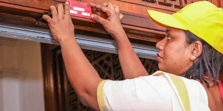 අලුත්ම ප්‍රතිඵල මෙන්න! ජනගහණය වැඩිවෙලා! ගෑනු පිරිමි පරතරයක්!  වයසක  අය වැඩියි! කොල්ලො කෙල්ලො අඩුයි! Sri Lanka Latest News