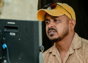 වෙලාවකට මට හිතෙනවා මමත් ඉන්නේ හීනෙක කියලා…! නළුවෙක් වෙන්න ඇවිත් ඩිරෙක්ටර් පුටුව අල්ලපු හසිත…! සිහිනෙක තනිවෙලා අධ්‍යක්ෂ හසිත රාජපක්ෂ! Sri Lanka Latest News