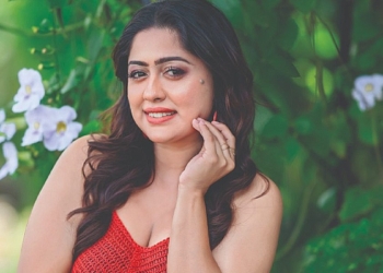 කට්ට කාලා කොහෙම හරි ඉස්සරහට යන්න ඕනේ…! නිළියක් වෙන්න හිතුවේ නැහැ…! ජීවිතේ දිනන්න ලේසි පාරවලින් බැහැ… ! සචින්තනී කෞෂල්‍යා I Sri Lanka Latest News