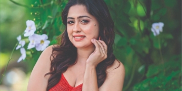 කට්ට කාලා කොහෙම හරි ඉස්සරහට යන්න ඕනේ…! නිළියක් වෙන්න හිතුවේ නැහැ…! ජීවිතේ දිනන්න ලේසි පාරවලින් බැහැ… ! සචින්තනී කෞෂල්‍යා I Sri Lanka Latest News