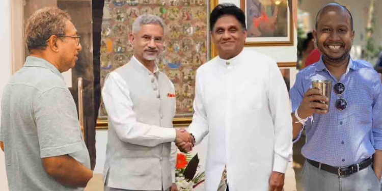 සජිත්ගේ ඉන්දීය ගමන! සජබ භාණ්ඩාගාරික-කෝට්ටේ සජබ සංවිධායක ආචාර්ය හර්ෂ ද සිල්වා දැක්ක හැටි සහ පොහොට්ටුවේ කෝට්ටේ සංවිධායක මිලින්ද රාජපක්ෂ දැක්ක හැටි! මේක කුහකකම සහ අවංකකම පෙන්වන සන්ධිස්ථානයක්ද? වීඩියෝ දෙකම බලලා තීන්දු කරන්න! VIDEO I Sri Lanka Latest News