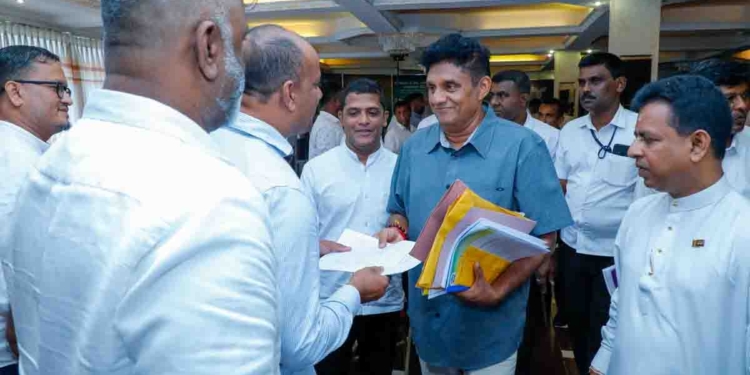 සජිත් ආරම්භ කරපු ‘මහාමාන්‍ය ඩී ඇස් සේනානායක දේශපාලන පීඨය’ වැඩ පටන් ගනී! රාජ්‍ය පාලනය ගැන සජබ සභාපතිවරුන්ට-උපසභාපතිවරුන්ට වැඩමුළුවක් තියයි! ! VIDEO & PHOTOS I Sri Lanka Latest News