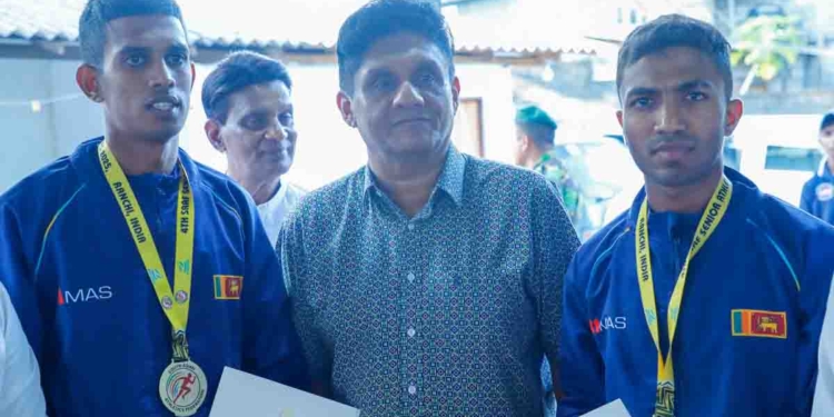 මිනුවන්ගොඩ හල්ඔලුව කොට්ඨාසයේ සජබ සාමාජික ප්‍රවර්ධනයට ආ සජිත්ගෙන් දකුණු ආසියානු මලල ක්‍රීඩා උළෙලේ රන්පදක්කම්ලාභීන් දෙදෙනෙකුට මූල්‍ය ශක්තිය! ග්‍රාම සේවා වසම් 14,021ක්… කුඩා ගම්මාන 50,964ක්… රටම ආවරණය කරන වැඩක්! VIDEO & PHOTOS I Sri Lanka Latest News