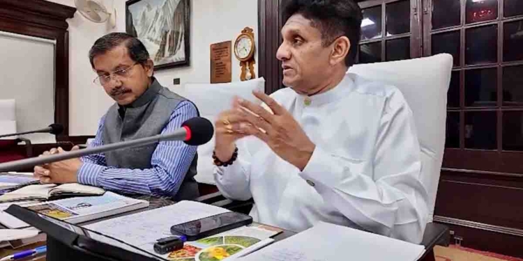 අපේ රටේ අල-ලූනු-වී-බඩ ඉරිඟු-වට්ටක්කා ගොවියෝ අස්වැන්න විකුණගන්න බැරිව අසරණ වෙලා ඉන්න මොහොතක ඉන්දියාවට ගිය සජිත් දිල්ලි කෘෂි පර්යේෂණ ආයතනයට ගිහින් ලංකාවේ ගොවීන් ගොඩදාන්න සහාය ඉල්ලයි! VIDEO & PHOTOS I Sri Lanka Latest News