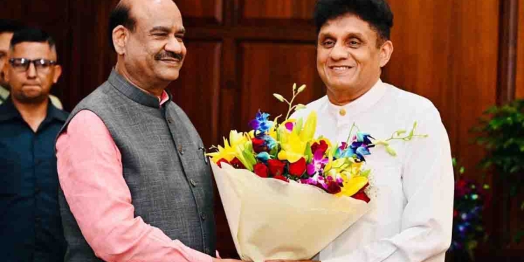 ඉන්දියාවේ ගිය සජිත් ලෝක් සභා කතානායක ඕම් බිර්ලා හමුවෙයි! ඉන්දු ලංකා පාර්ලිමේන්තු සහයෝගීතාව ශක්තිමත් කරන්න සාකච්ඡා කරයි! VIDEO & PHOTOS I Sri Lanka Latest News