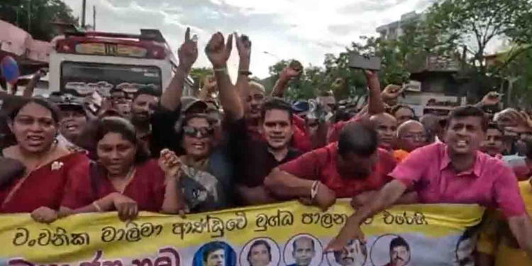 නුගේගොඩට ලොකුම සෙනග ආවේ කළුතරින්ද? සංජීව කියපු විදිහට ගේම ගැහුවාද?  VIDEO I Sri Lanka Latest News
