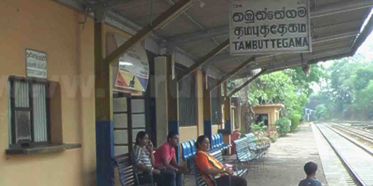 ජනාධිපතිතුමාගේ ගමට කුඩම්මාගේ සැලකිලිද? තඹුත්තේගම ස්ටේෂන් එක හදන්න ගිය අවුරුද්දේ මිලියන 100ක් පාස් කළත් තවම වැඩේ වෙලා නෑ! සල්ලි ආපහු භාණ්ඩාගාරයට? VIDEO I Sri Lanka Latest News