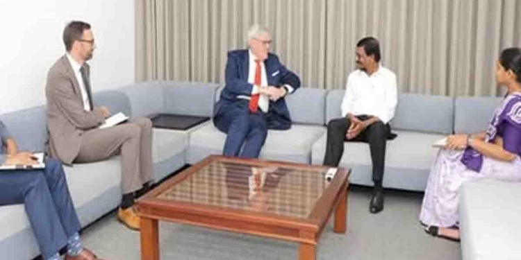 ලංකාවේ බ්‍රිතාන්‍ය මහකොමසාරිස්තුමා පැලවත්තටම ගිහින් ටිල්වින් හමුවී සාකච්ඡා කරයි! I Sri Lanka Latest News