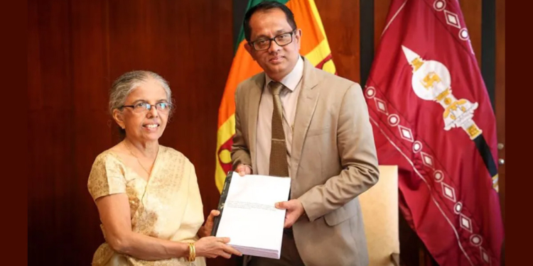 පාර්ලිමේන්තු සේවිකාවකට ලිංගික හිංසන කළැයි කියන සිද්ධියේ වාර්තාව කතානායකතුමා අතට! දීලා තියෙන තීන්දුව මෙන්න! Sri Lanka Latest News