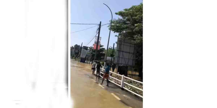 මාලඹේ කඩුවෙල පාරේ චන්ද්‍රිකා කුමාරතුංග පාර පටන්ගන්න තැන වතුර පාර කොහොමද? VIDEO I Sri Lanka Latest News