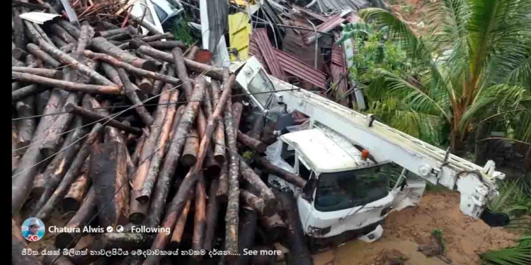 නාවලපිටිය සුනාමියට අහුවෙලා වගේ! VIDEO I Sri Lanka Latest News
