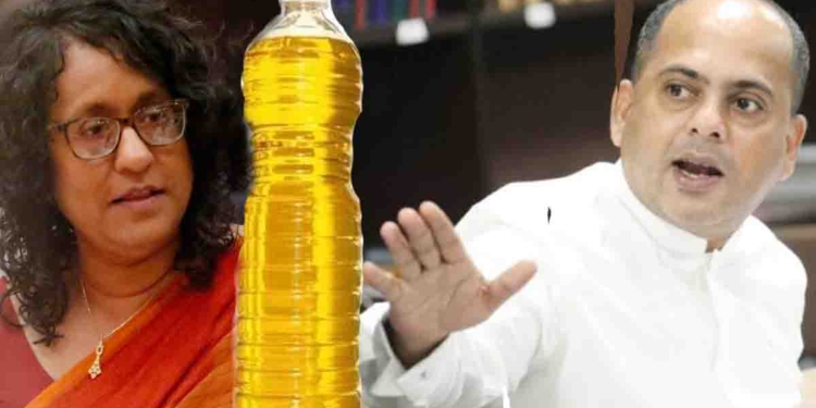 අගමැතිතුමිය මාස 9කට කලින් පිළිගත්තා බදු අයකරගන්න ඕන කියලා! ඇමැති වසන්තත් කිව්වා බදු අයකරගන්නවා කියලා! තවම බදු අයකරගෙන නෑ! මේ වෙද්දි ආණ්ඩුවට පාඩුව බිලියන 10ත් පැනලා! පොඩි මිනිස්සුන්ට බදු පිට බදු ගහලා ට්‍රිලියන ගණනින් භාණ්ඩාගාරය පුරවද්දී ලොකු ව්‍යාපාරිකයන්ගෙන් බදු නොගන්නා අදිසි හස්තය කාගේද? අගමැති-ඇමැති නිදිද? මරික්කාර් අදත් පිරිපහදු පොල්තෙල් බදු වංචාව එළියට අදී! VIDEO I Sri Lanka Latest News