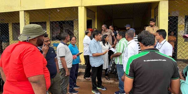විපක්ෂනායකයා අසරණ වෙලා ඉන්න මිනිස්සු ළඟටම යයි! VIDEO & PHOTOS I Sri Lanka Latest News