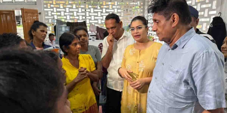 කොතලාවල මහා විද්යාලයට ගිය සජිත් ඊට පස්සේ කඩුවෙල සංඛපිට්ඨි විහාරයටත් යයි! අවතැන්වූවන්ගේ අවශ්යතා සොයා බලයි! VIDEO & PHOTOS I Sri Lanka Latest News
