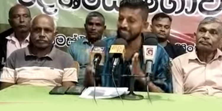 අල ගොවියො කියලා ලාල්කාන්තලා-වසන්තලා-නාමල් කරුණාරත්නලා අමාත්‍යංශයට ගෙන්වගෙන සාකච්ඡා කරලා තියෙන්නේ ගොවි උද්ඝෝෂණ කඩාකප්පල් කරපු පක්ෂයේ සෙට් එකක්ලු! ගොවීන්ගෙන් ලොකු චෝදනාවක්! VIDEO I Sri Lanka Latest News