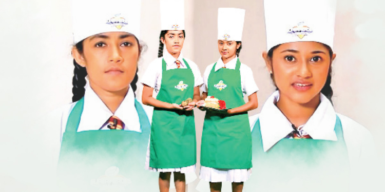 කේක් හදලා කප් ගහලා ලෝකෙටම යන පුංචි මිකෝ කිංස්ලා…! දැන් කැෆේ එකකුත් පටන් අරන්…! Sri Lanka Latest News