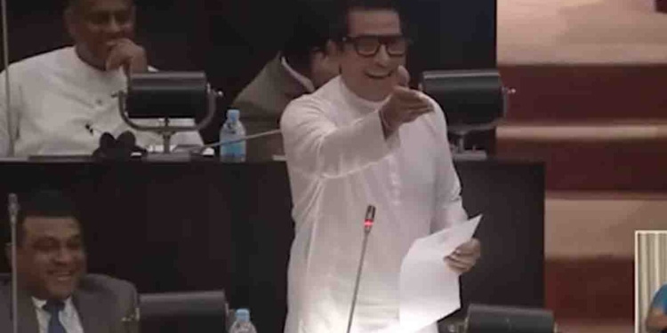 අවුරුද්දක නිහැඬියාවකින් පසු සුජීව පාර්ලිමේන්තුව හොල්ලයි! ආණ්ඩුවේ පළු යවයි! බාධා කරන්න ආපු ඇමැතිවරුන්ට නොකවුට් වෙන්නම ගහයි! VIDEO I Sri Lanka Latest News